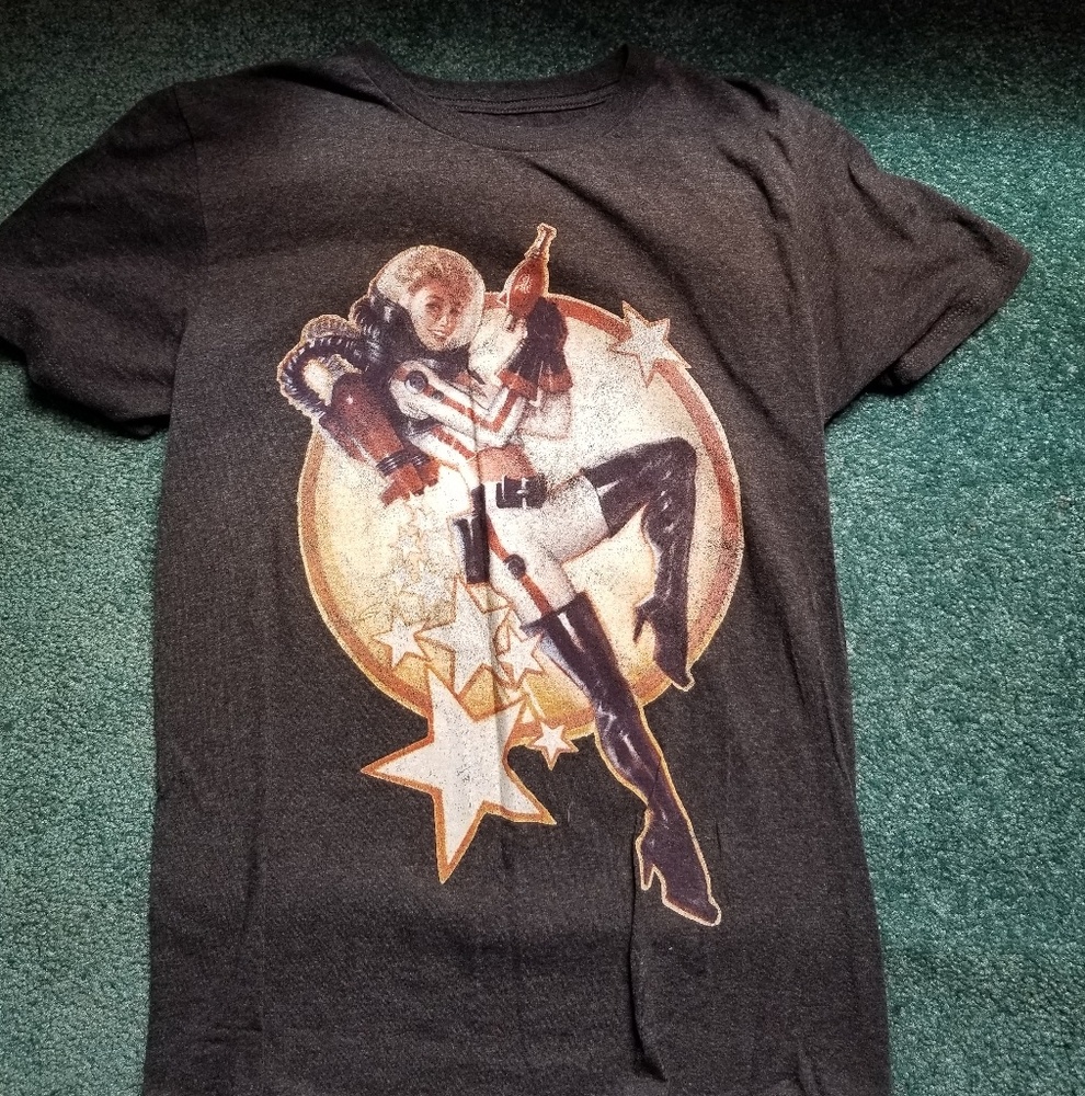 FALLOUT 4 HOT TOPIC T-SHIRT